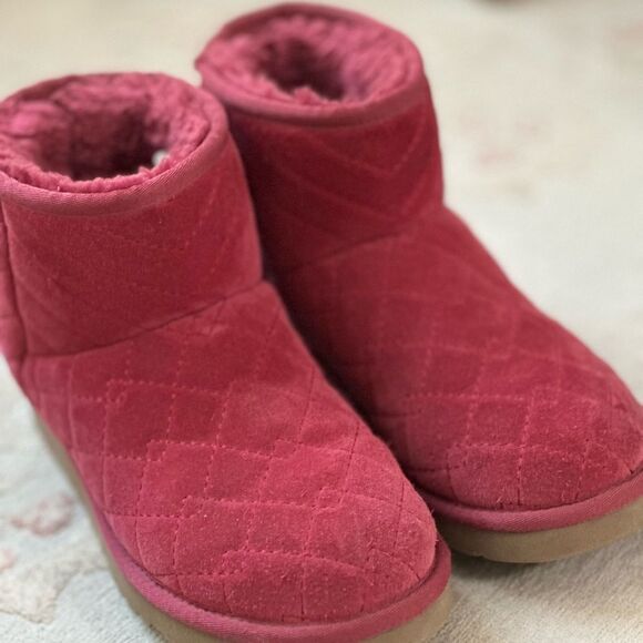 UGG Arden Lonely Hearts Quilted Suede Boots – Pink Cozy Winter Boot, Size 8 EUC - Picture 1 of 6